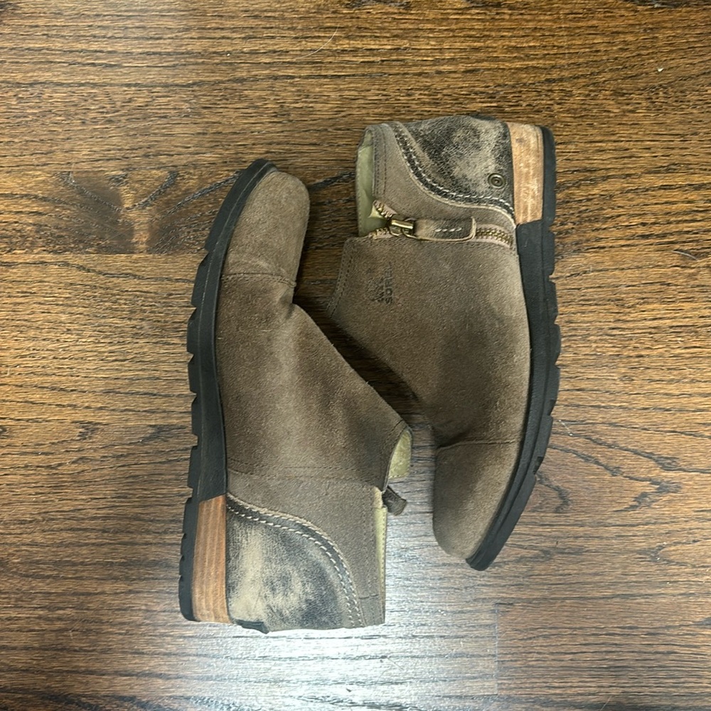 Sorrel booties weather proof suede